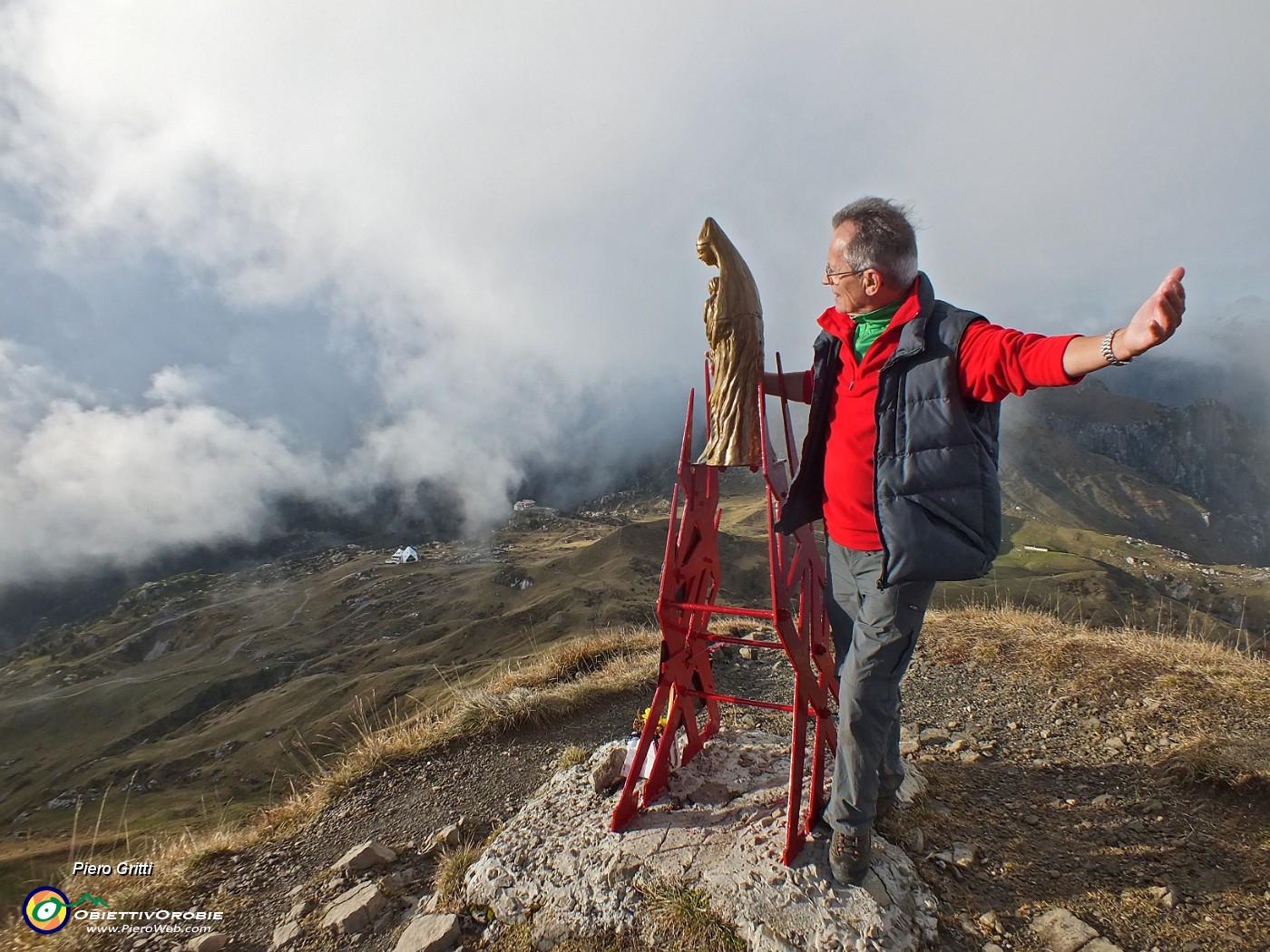 61 Alla Madonnina di vetta del Monte Sodadura (2011 m).JPG